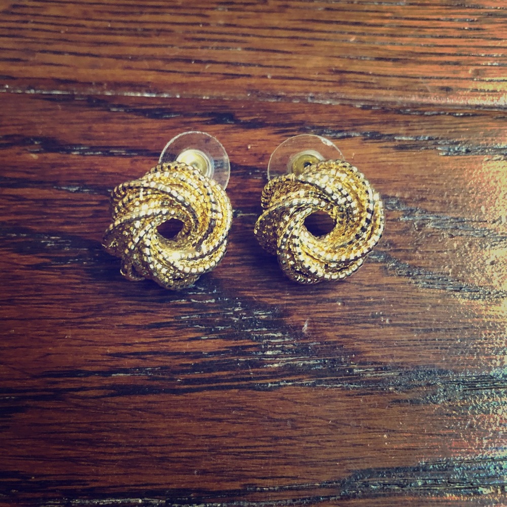 Gold knot earrings